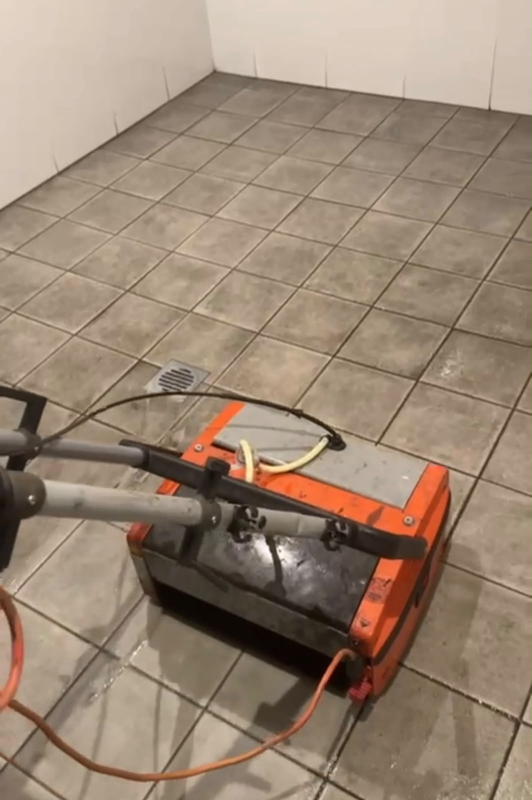 Floor scrubbing machine maintenance